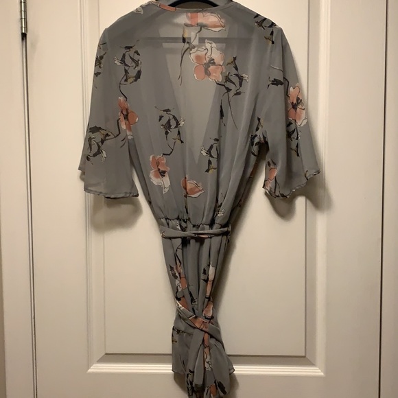Grey floral romper - Picture 2 of 2